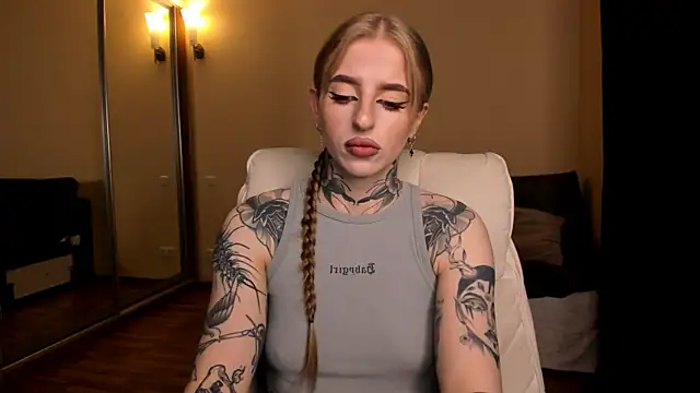 Snapshot of harley_kimm chatting on May 17, 2026, 4:54 am harley kimm online show from May 17, 2026, 4:54 am