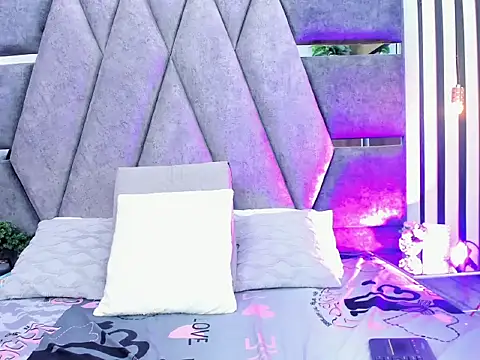 WinnieClarke online show from March 28, 2026, 11:54 am