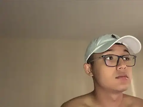 Chriis 18 online show from April 20, 2026, 2:31 pm