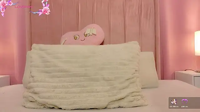 MoollyLove online show from April 7, 2026, 12:16 pm