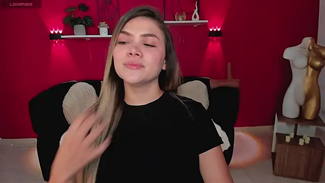 Snapshot of Sofia_Velvetx chatting on June 7, 2026, 2:43 pm Sofia Velvetx online show from June 7, 2026, 2:43 pm