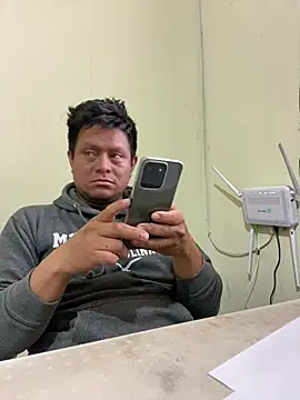 Snapshot of Luis-Armando chatting on April 16, 2026, 4:19 pm Luis-Armando online show from April 16, 2026, 4:19 pm