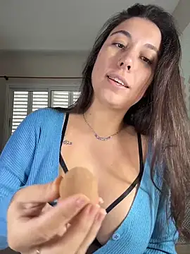 Carolzinhalux69 online show from May 25, 2026, 4:24 pm