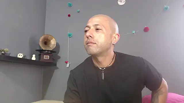  bonnie and clyde online show from July 1, 2026, 8:19 pm