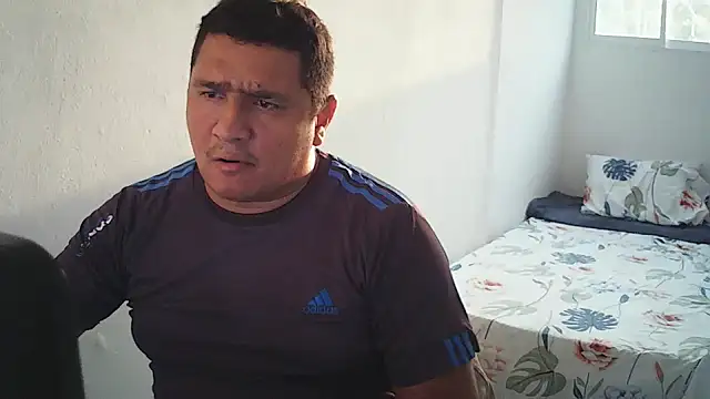 Snapshot of luis20212 chatting on May 11, 2026, 10:40 pm luis20212 online show from May 11, 2026, 10:40 pm
