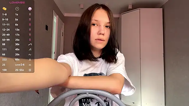 AmeliaMiotii online show from April 7, 2026, 10:05 am