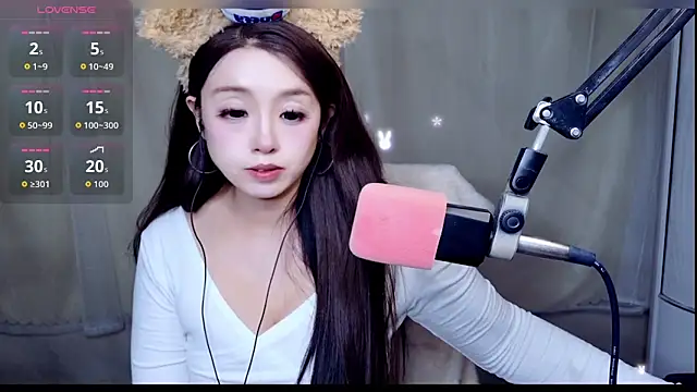 Cuviee online show from April 7, 2026, 10:26 am