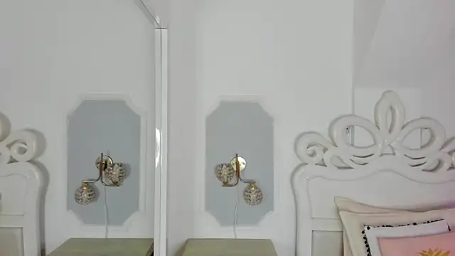 elizathx online show from April 4, 2026, 12:13 pm