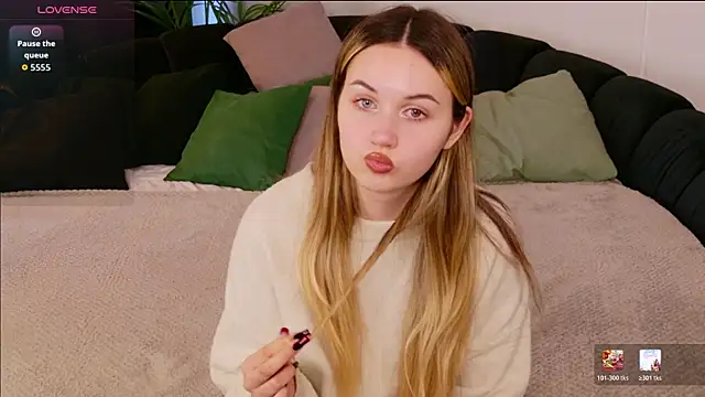 Lilly Eyes online show from April 20, 2026, 12:08 pm
