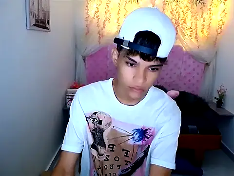 chris evans77 online show from April 6, 2026, 12:17 pm