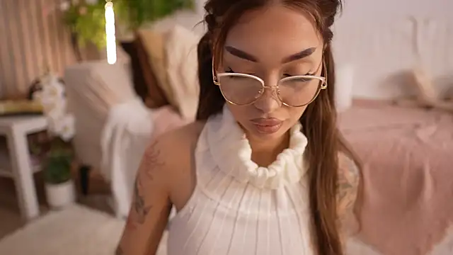 SashaFererra online show from April 2, 2026, 5:21 pm