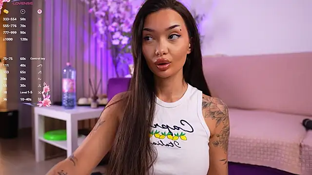 SashaFererra online show from June 16, 2026, 9:06 pm
