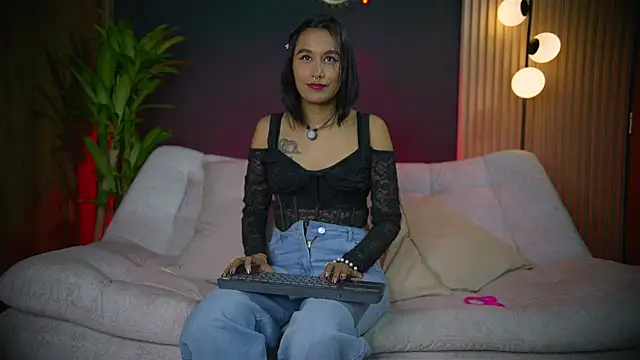 Snapshot of charlottehershel02 chatting on April 3, 2026, 1:58 am charlottehershel02 online show from April 3, 2026, 1:58 am