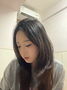 Snapshot of Alice-babyone chatting on April 27, 2026, 10:24 am Alice-babyone online show from April 27, 2026, 10:24 am