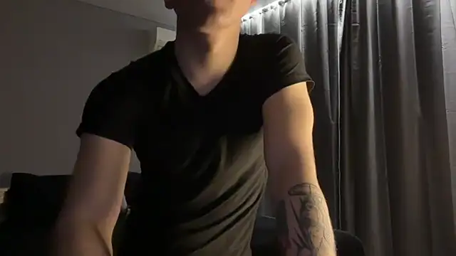 Snapshot of MaxWoolf chatting on April 19, 2026, 6:10 pm MaxWoolf online show from April 19, 2026, 6:10 pm