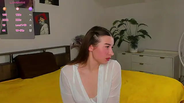 Snapshot of Nikki_Hearts_ chatting on April 7, 2026, 6:30 pm Nikki Hearts online show from April 7, 2026, 6:30 pm