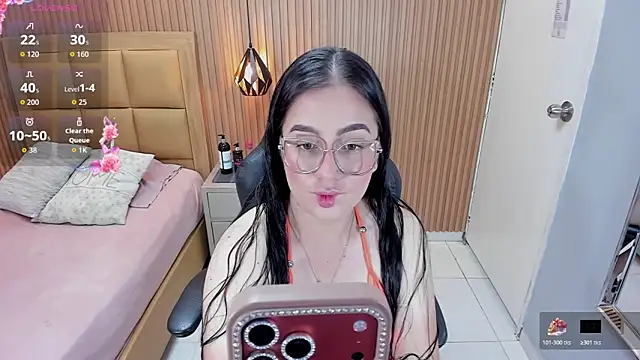 SAMANTHAFIORE2 online show from May 26, 2026, 7:43 pm