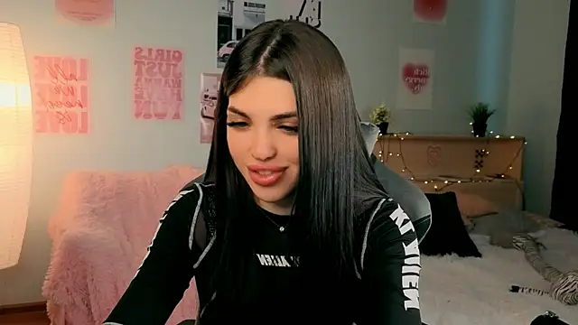 molly rettyy online show from April 12, 2026, 4:28 am