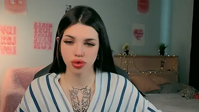 molly rettyy online show from May 8, 2026, 4:29 am