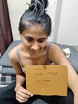 sexy couple liv online show from April 9, 2026, 10:53 am