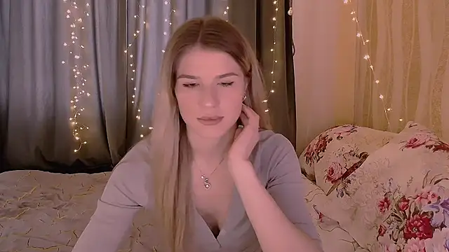 Alisa Swan  online show from May 16, 2026, 11:53 am