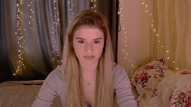 Alisa Swan  online show from May 18, 2026, 3:51 pm