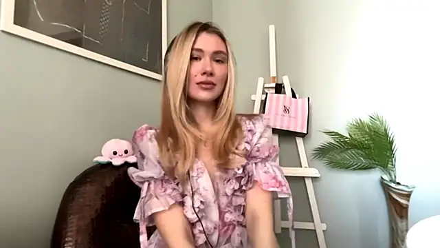 Snapshot of Alicesuperstar chatting on March 31, 2026, 7:31 am Alicesuperstar online show from March 31, 2026, 7:31 am