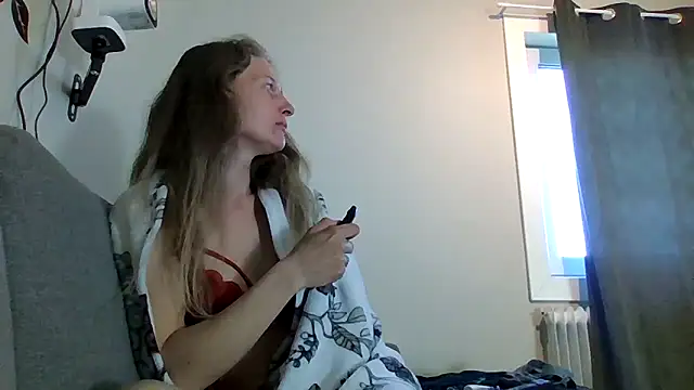 Snapshot of BlondeXtar chatting on April 24, 2026, 5:54 am BlondeXtar online show from April 24, 2026, 5:54 am