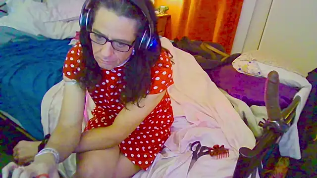 courtney1982 online show from June 21, 2026, 8:00 pm