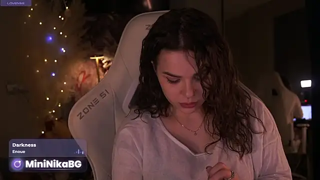  MiniNika  online show from April 15, 2026, 4:58 pm