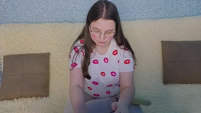 SofiDreamm online show from April 7, 2026, 2:17 pm
