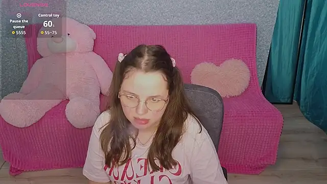 SofiDreamm online show from May 4, 2026, 7:43 pm