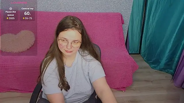 SofiDreamm online show from May 14, 2026, 7:42 pm