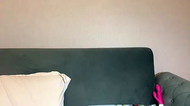 Snapshot of SelenaKiss_ chatting on June 14, 2026, 2:24 am SelenaKiss online show from June 14, 2026, 2:24 am