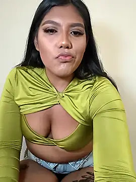 aleenavarro online show from April 23, 2026, 8:33 pm
