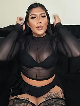 aleenavarro online show from June 19, 2026, 10:13 pm