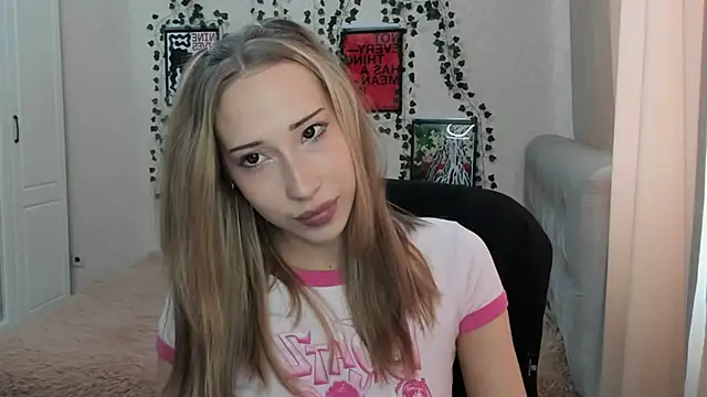 Emmarayder online show from May 4, 2026, 11:06 am