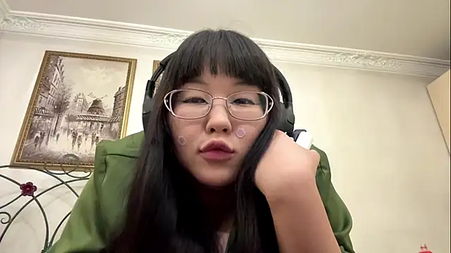 Feylinmay online show from April 30, 2026, 10:47 pm
