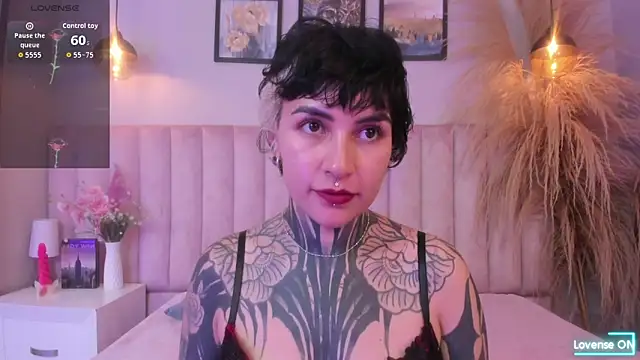 Luana fiore online show from April 13, 2026, 12:21 pm
