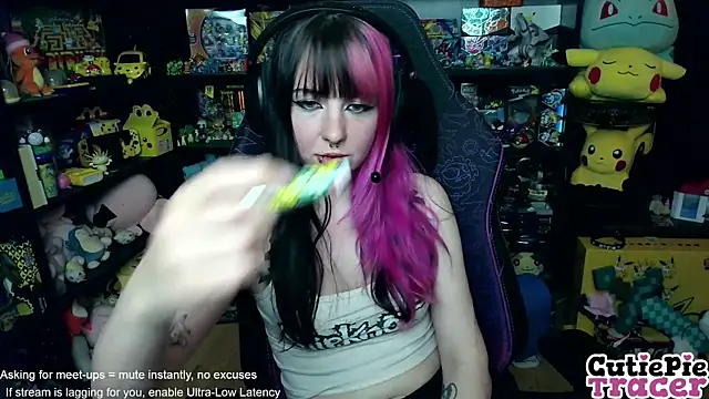 Snapshot of CutieTracer chatting on June 2, 2026, 9:50 pm CutieTracer online show from June 2, 2026, 9:50 pm