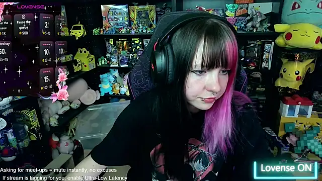 Snapshot of CutieTracer chatting on June 10, 2026, 4:06 pm CutieTracer online show from June 10, 2026, 4:06 pm