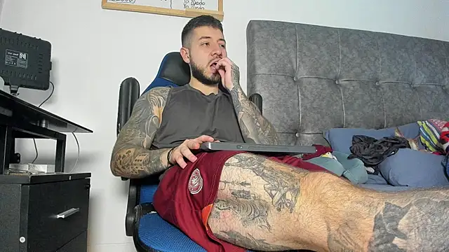 vyxen x online show from May 5, 2026, 7:55 pm