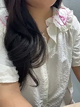 Rosecute11 online show from April 15, 2026, 2:57 pm