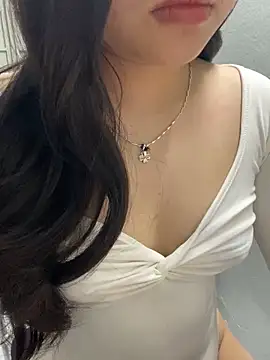 Rosecute11 online show from April 21, 2026, 5:28 pm