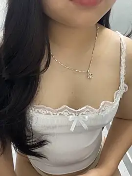 Rosecute11 online show from April 24, 2026, 7:00 am