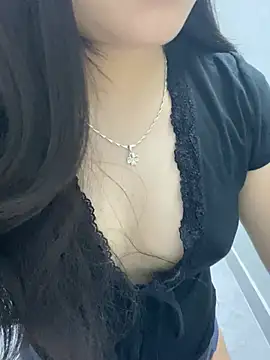 Rosecute11 online show from April 26, 2026, 8:23 am