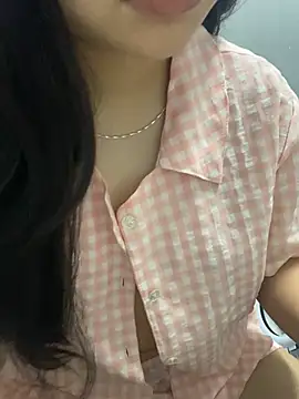 Rosecute11 online show from May 4, 2026, 7:37 am