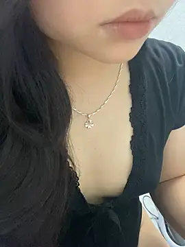 Rosecute11 online show from May 5, 2026, 3:31 pm