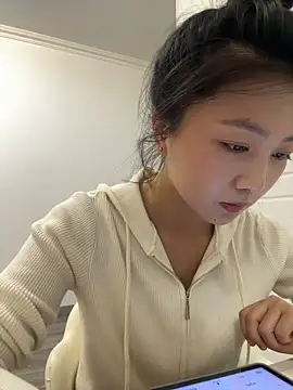 Shanshan 1267 online show from May 7, 2026, 12:10 pm