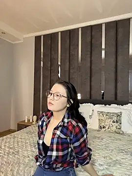 Snapshot of FlowyLily chatting on April 3, 2026, 1:36 am FlowyLily online show from April 3, 2026, 1:36 am